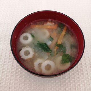 野菜とちくわの味噌汁